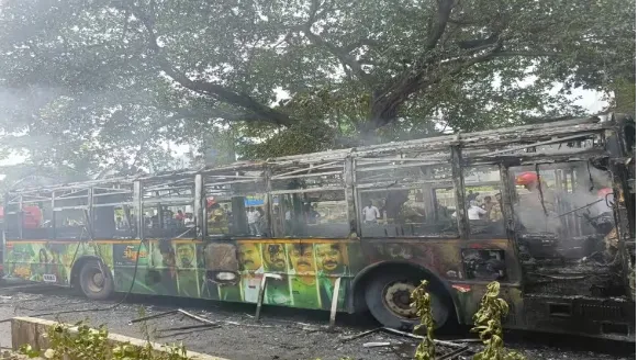 Aajchi Navi Mumbai | खारघरमध्ये एनएमएमटी बसला आग