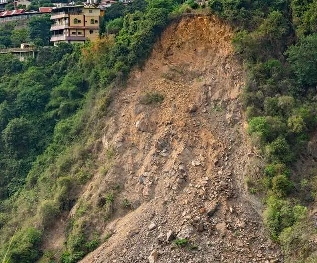 Aajchi Navi Mumbai | 3 गावे दरडग्रस्त तर 15 गावांना पुराचा धोका