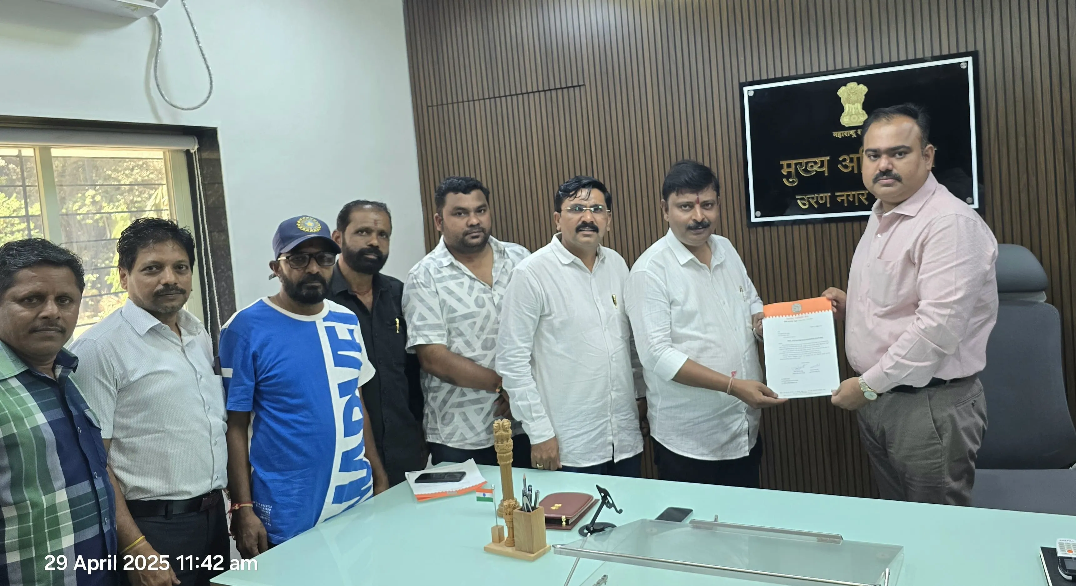 Aajchi Navi Mumbai | कचरा समस्येबाबत मनसेचे मुख्याधिकाऱ्यांना निवेदन
