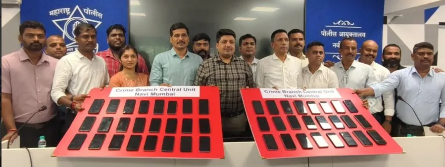 Aajchi Navi Mumbai | हरवलेले 55 मोबाईल नागरिकांना परत