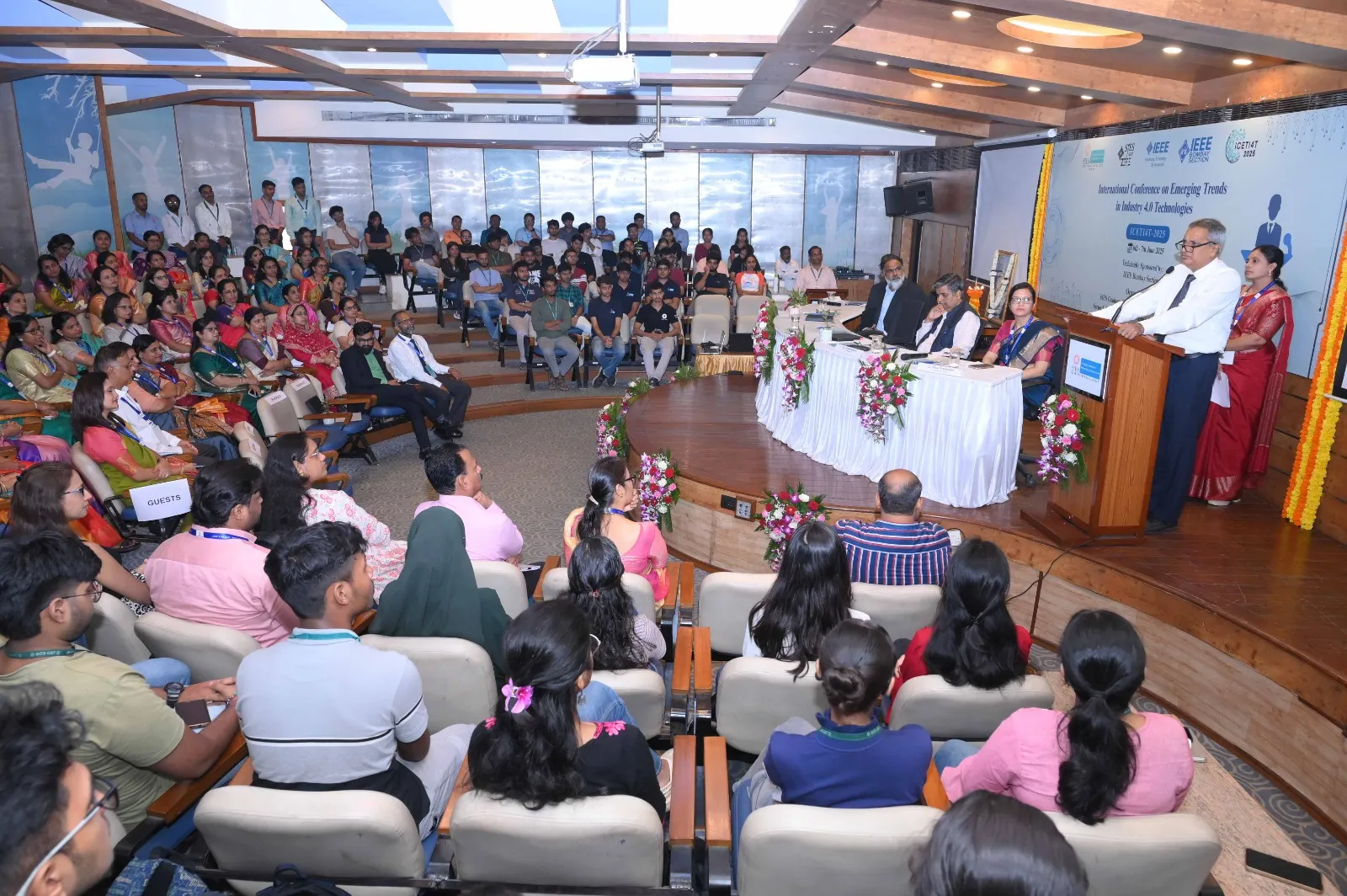 Aajchi Navi Mumbai | एसआयईएसमध्ये आंतरराष्ट्रीय परिषद