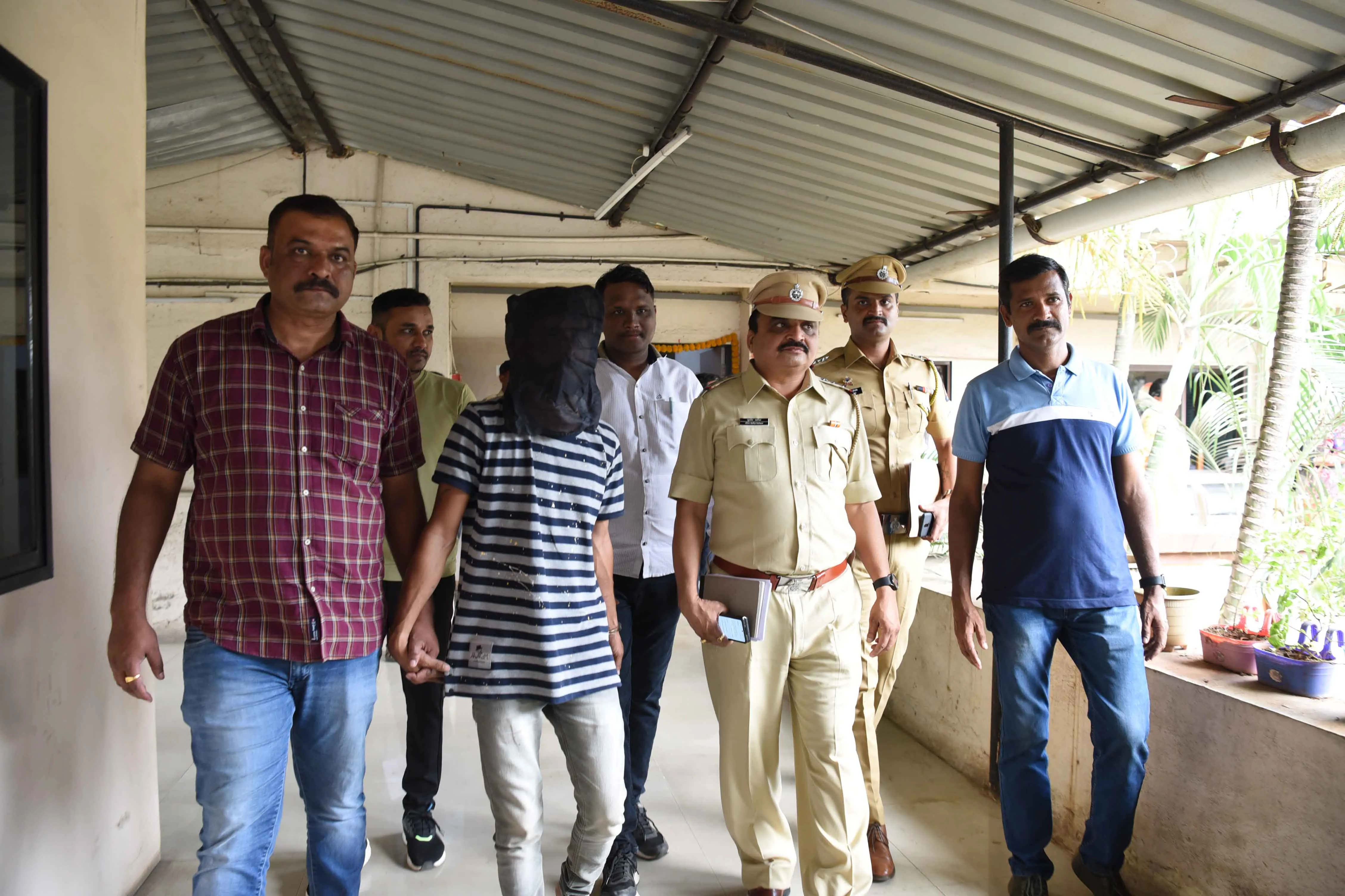 Aajchi Navi Mumbai | गुजरातमधून आलेला 51 लाखांचा गुटखा जप्त