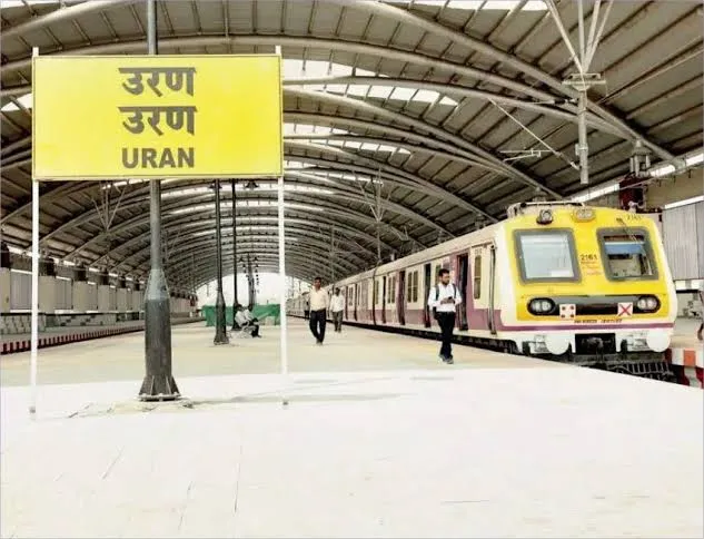 Aajchi Navi Mumbai | लोकल फेऱ्या वाढण्यासाठी उरण रेल्वेप्रवासी आंदोलन...