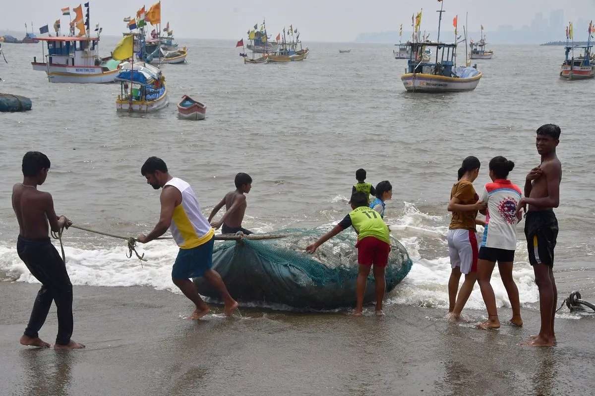 Aajchi Navi Mumbai | मच्छिमारांसाठी नुकसान भरपाई धोरण