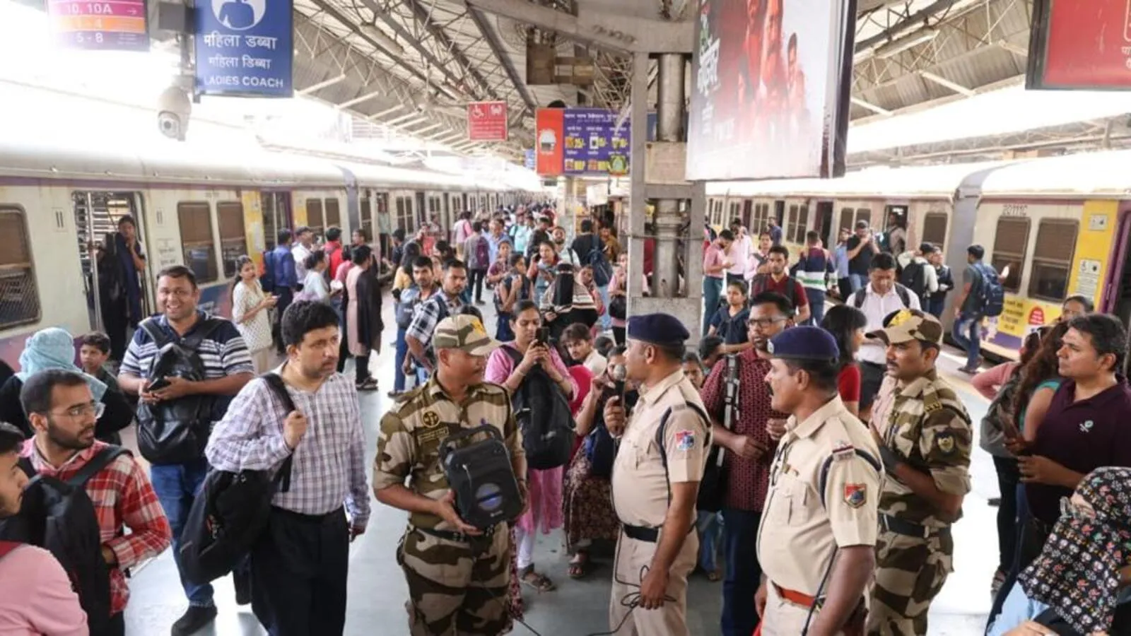Aajchi Navi Mumbai | ट्रान्स हार्बर सेवा साडेचार तास ठप्प