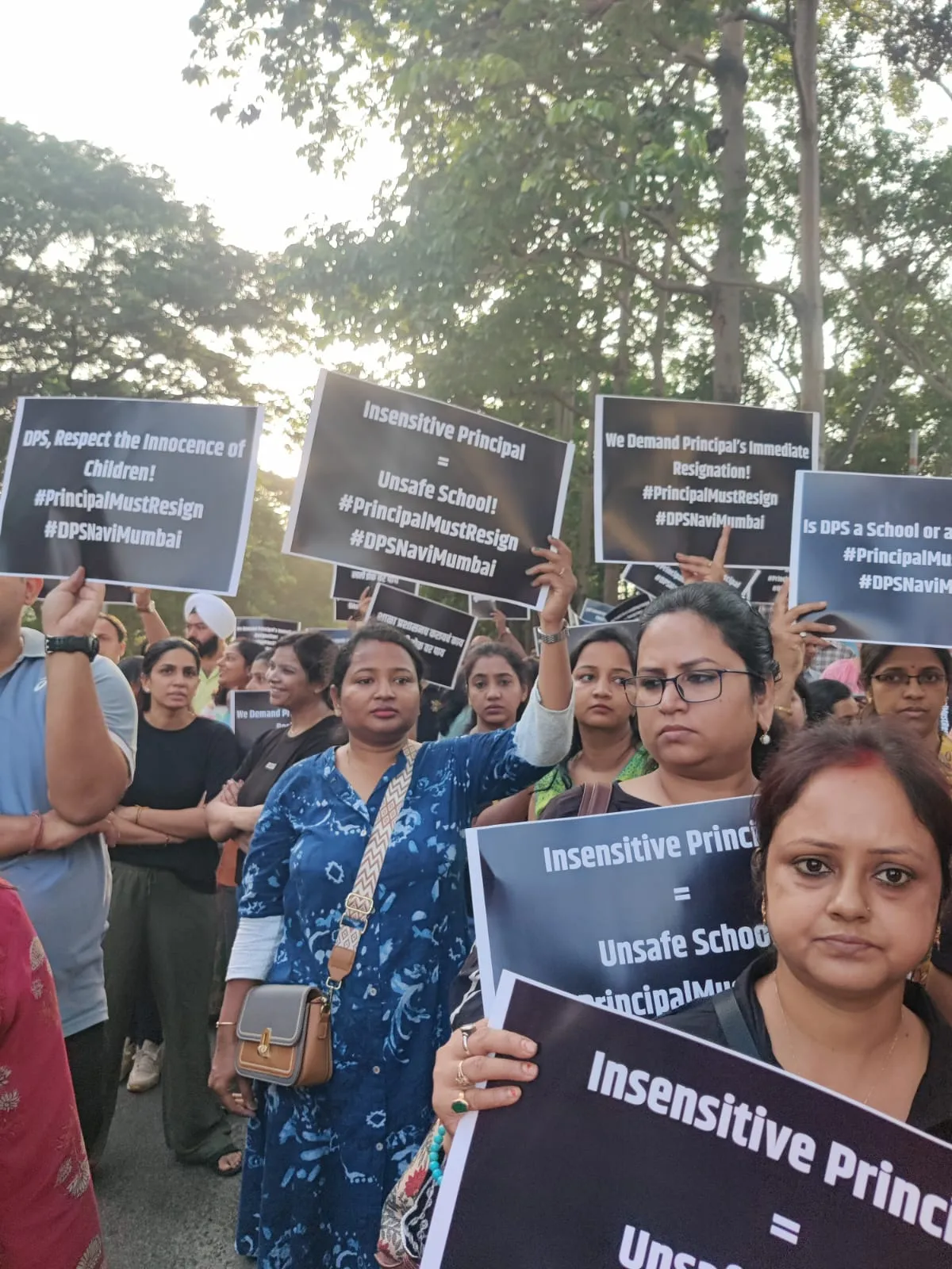 Aajchi Navi Mumbai | शाळा व्यवस्थापनावर पालकांचा संताप