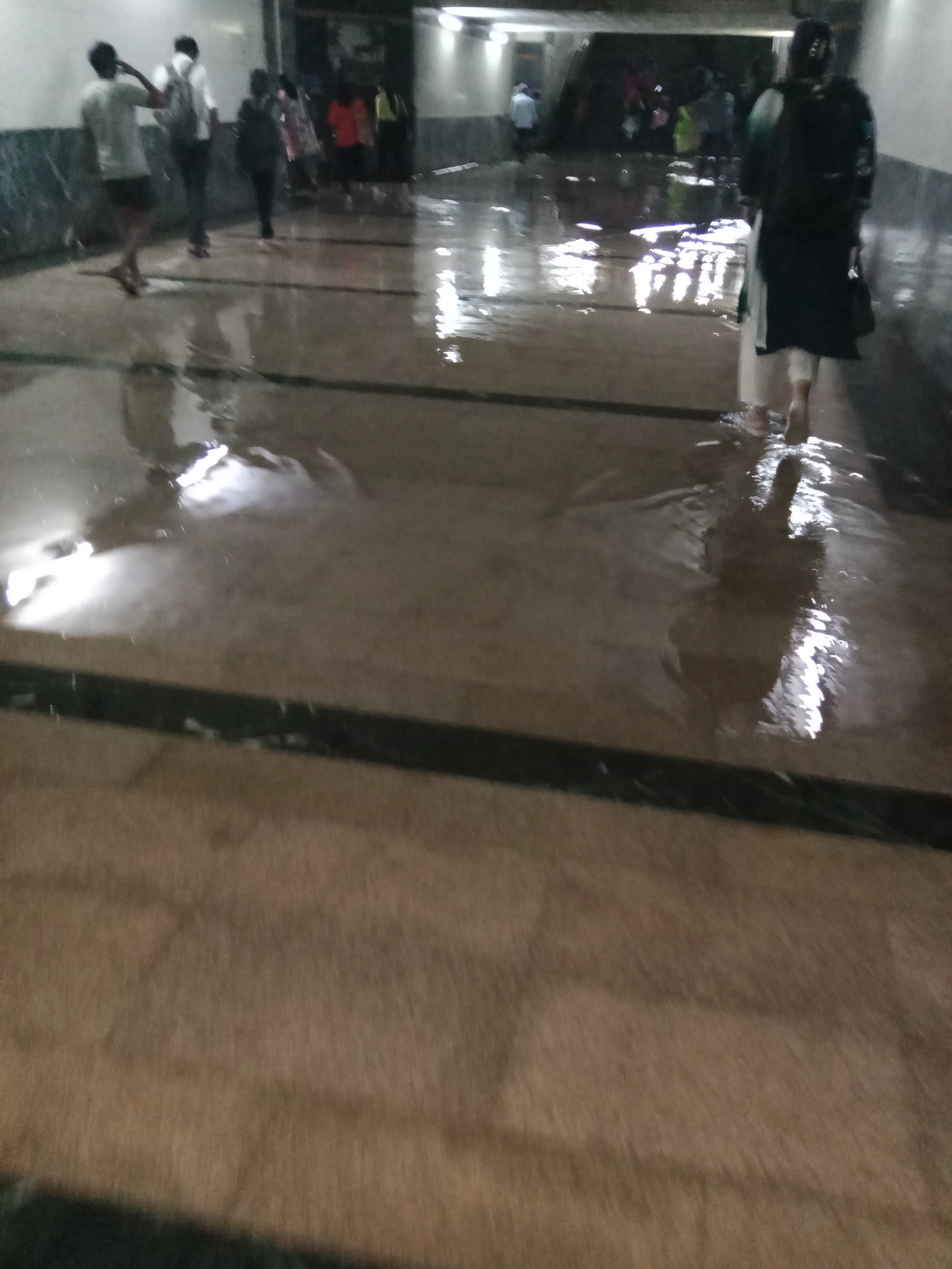 Aajchi Navi Mumbai | घणसोली रेल्वे स्थानकातील भुयारी मार्ग जलमय