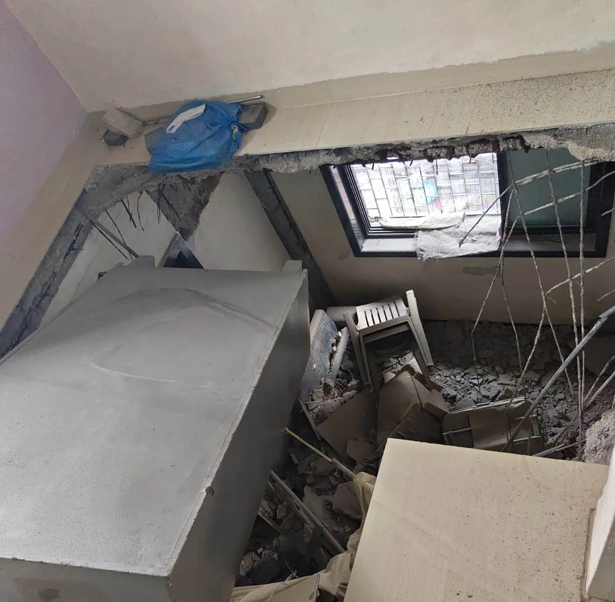 Aajchi Navi Mumbai | कोपरखैरणे येथील इमारतीचा स्लॅब कोसळला